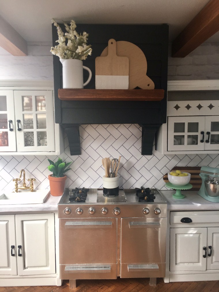 Woman creates amazing Fixer Upper inspired dollhouse