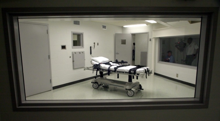 Image: A gurney sits in Alabama's lethal injection chamber