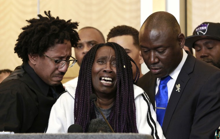 Image: Stephon Clark's grandmother cries at a press conference