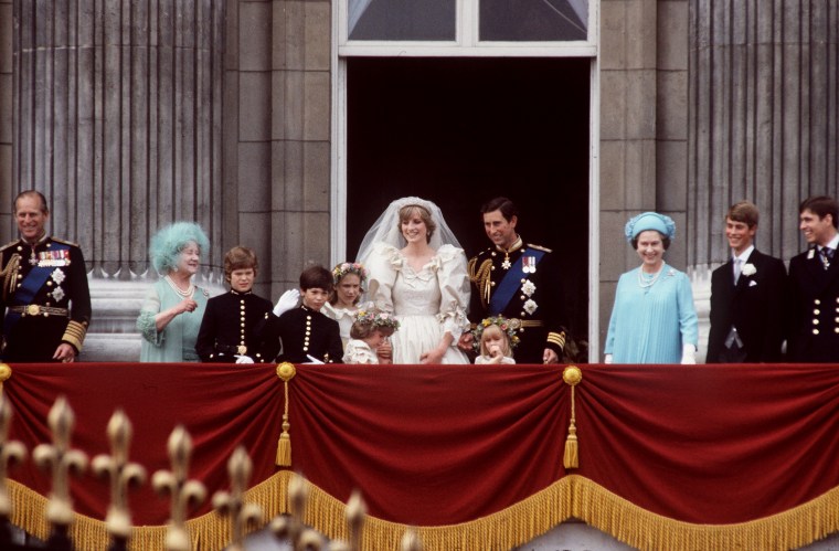 Prince Charles to Princess Diana wave to crowds outside of Buckingham Palace. Clemintine Hambro stands in front of the prince, to the left of Queen Elizabeth.