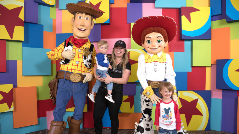 Kelly Clarkson &amp; Kids Meet Pixar Pals At First-Ever "Pixar Fest" At Disneyland