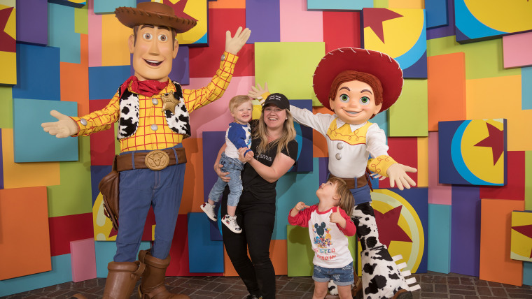 Kelly Clarkson &amp; Kids Meet Pixar Pals At First-Ever "Pixar Fest" At Disneyland