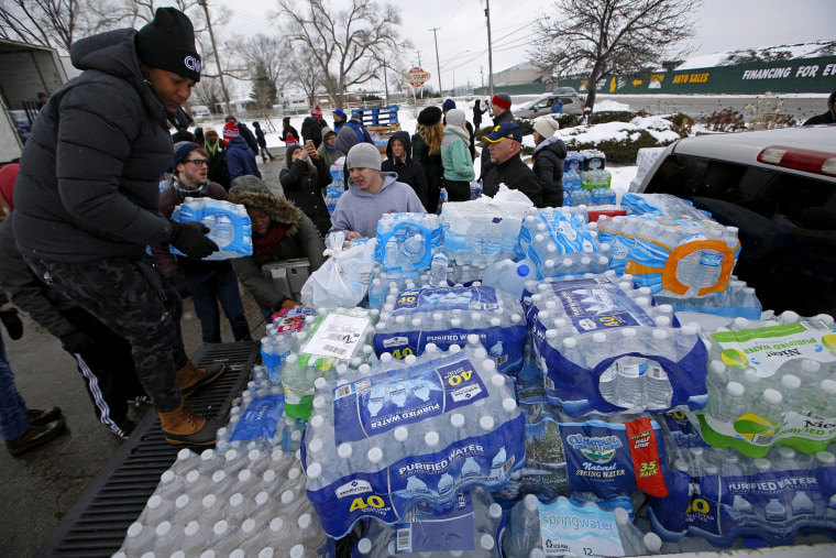 Lead crisis Flint braces as Michigan shuts down free bottled water sites