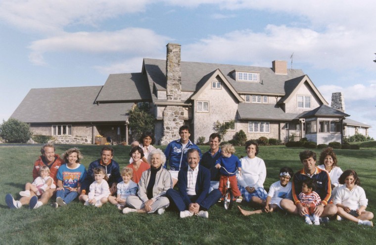 Image: George Bush Family AT Kennebunkport