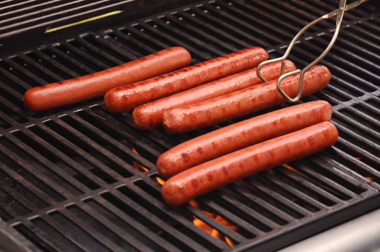 Image: Grilling hot dogs