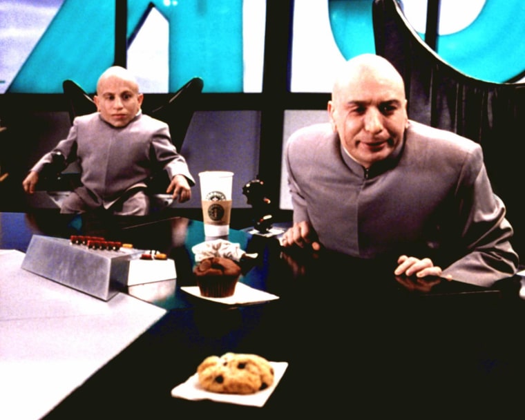 AUSTIN POWERS 2 - THE SPY WHO SHAGGED ME, Verne J. Troyer &amp; Mike Myers as Mini-Me and Dr. Evil, 1999