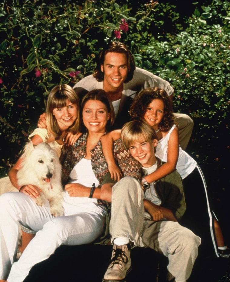 Image: BEVERLEY MITCHELL JESSICA BIEL BARRY WATSON DAVID GALLAGHER MACKENZIE ROSMAN 7TH HEAVEN; SEVENTH HEAVEN (1996)