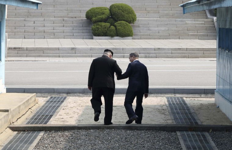 Image: North Korean leader Kim Jong Un walks with South Korean President Moon Jae-in
