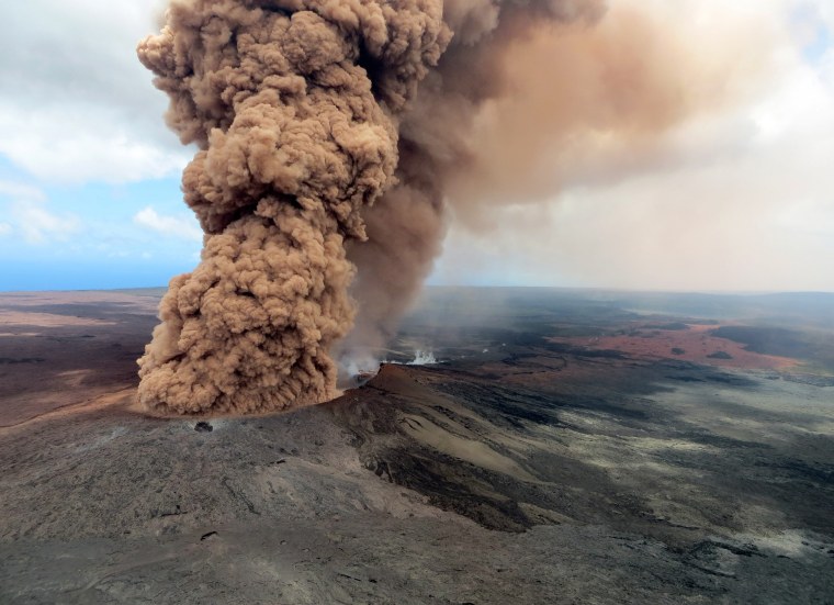 Image: Hundreds Forced To Evacuate After Hawaii's Kilauea Volcano Erupts