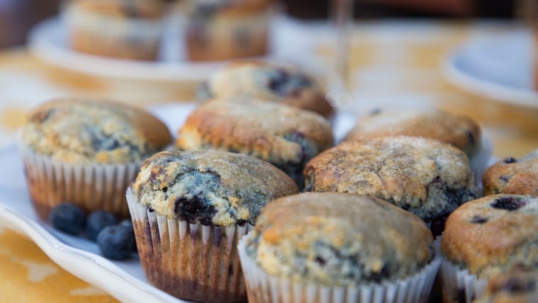 MOM MAKES IT BEST: Blueberry Muffins