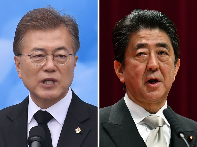 Image: Moon Jae-in and Shinzo Abe