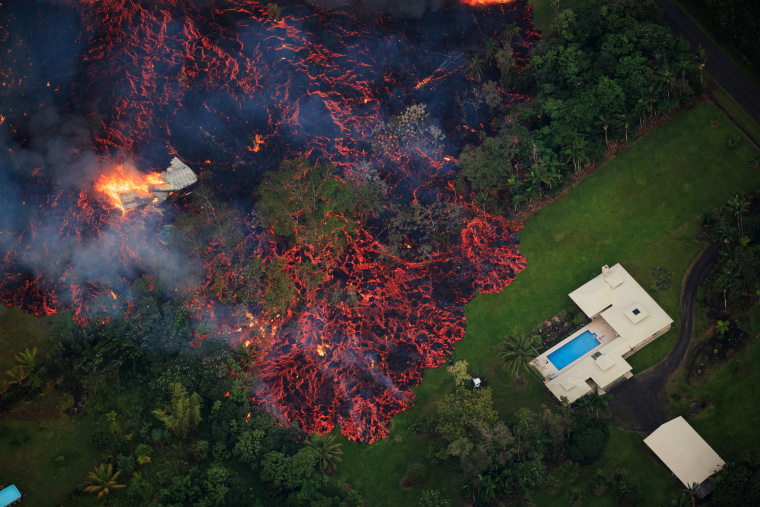 Image: Lava threatens homes after a fissure eruption from the Kilauea volcano