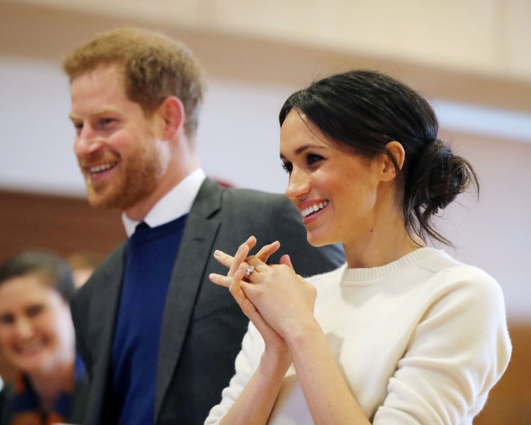 Queen, Prince Charles and Doria Ragland arrive for wedding 