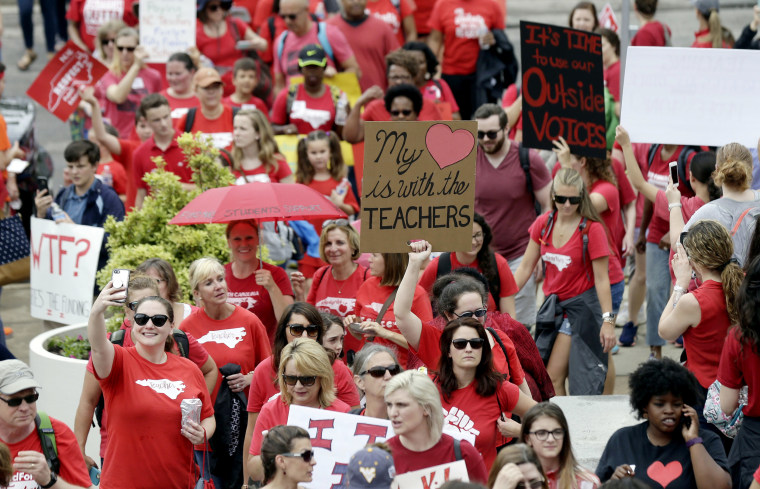 Image: Participants make their way towards the Legislative Building during a teachers