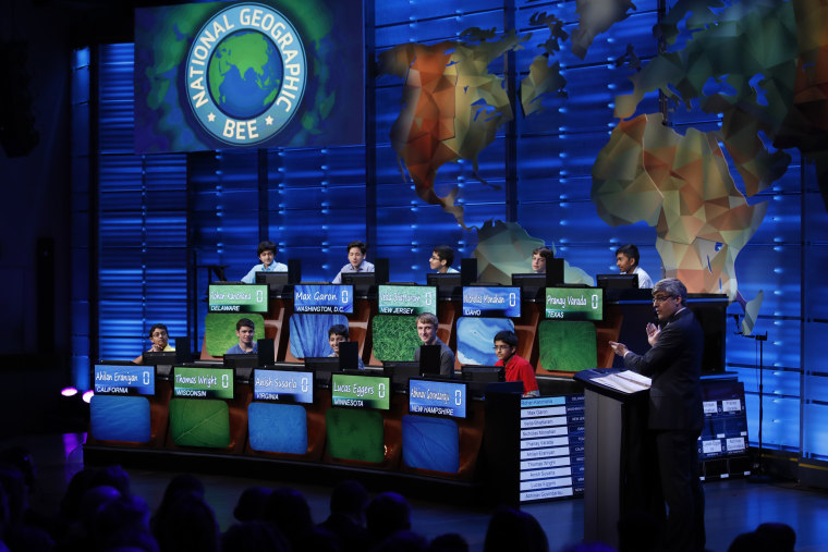Mo Rocca hosts the National Geographic Bee in 2017
