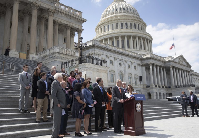 Image: Nancy Pelosi, Chuck Schumer