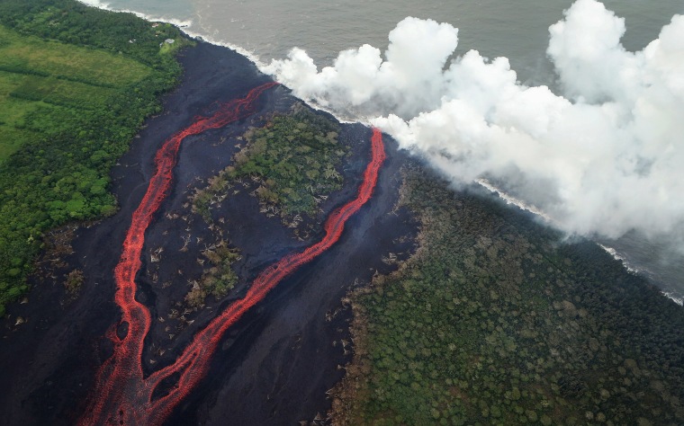 Image: Steam plumes rise as lava from a fissure enters the Pacific Ocean on Hawaii's Big Island near Pahoa