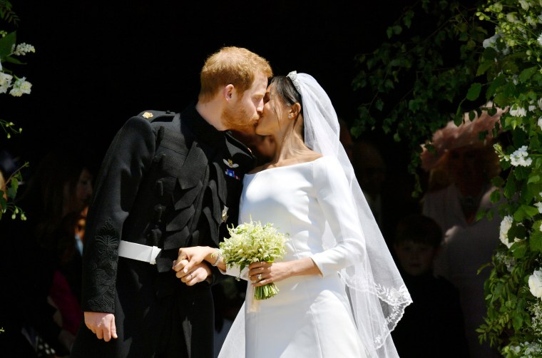 Image: Prince Harry and Meghan Markle kiss on the steps of St George's Chapel
