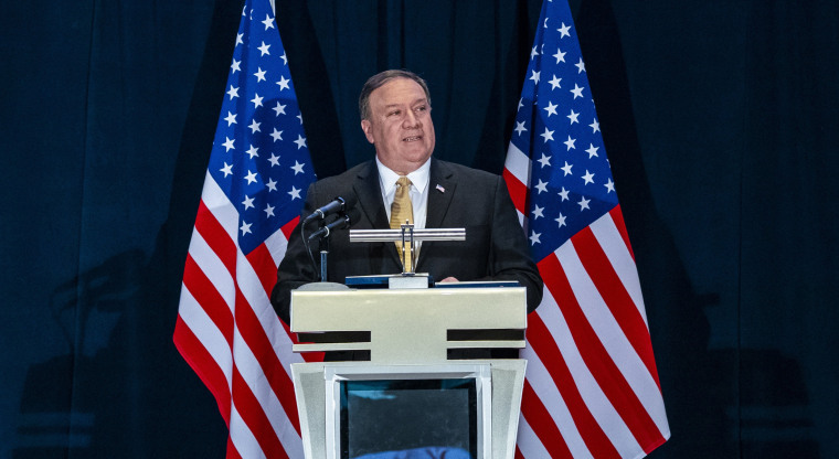 Image: Pompeo addresses the audience in Singapore