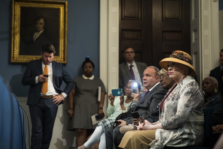 Image: Public housing residents listen to New York City Mayor Bill de Blasio speak during a press conference at City Hall
