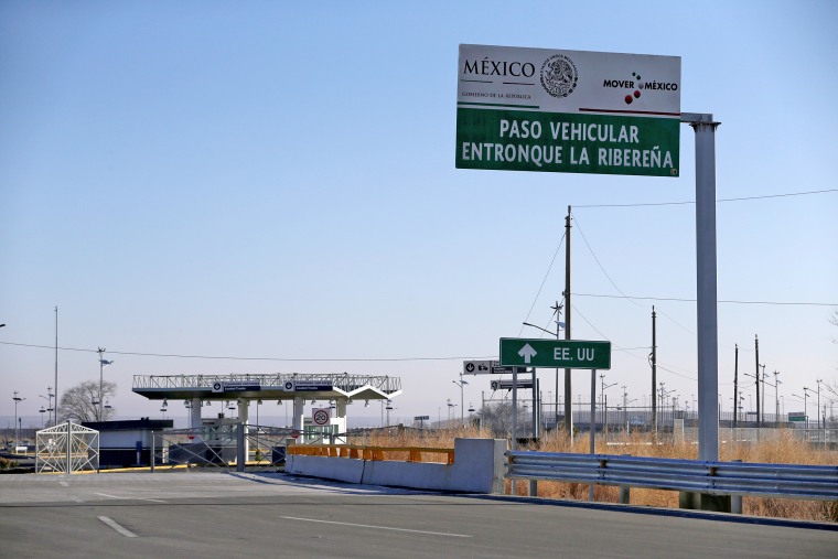 View of the access to the Tornillo-Guadalupe international bridge in the municipality of Guadalupe