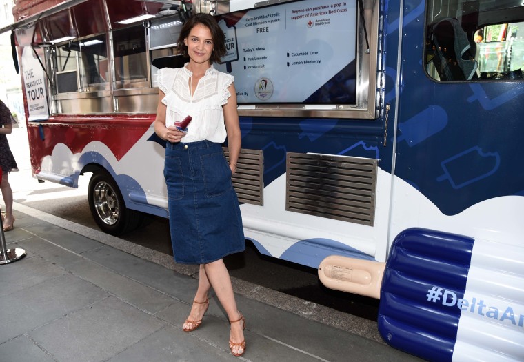 Katie Holmes Found the Perfect Summer Travel Tote Bag