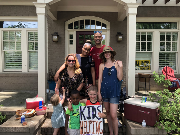 6-year-old inspires $13K lemonade stand fundraiser for separated migrant families