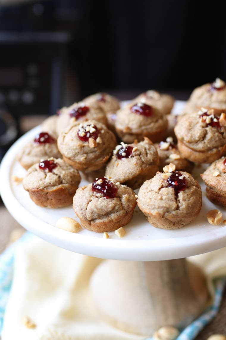 https://media-cldnry.s-nbcnews.com/image/upload/t_fit-760w,f_auto,q_auto:best/newscms/2018_26/2476726/better_pbandj-mini-blender-muffins.jpg