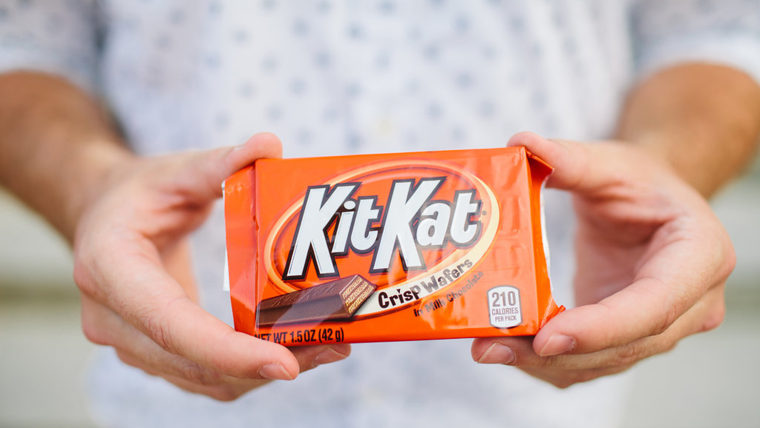Man proposed with Kit Kat