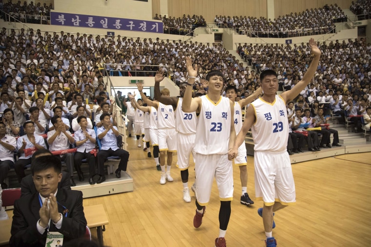 Image: Inter-Korean friendly basketball game in Pyongyang