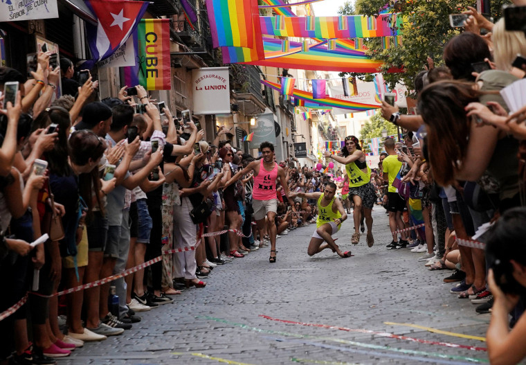 Image: Contestants take part in the annual race on high heels during gay pride celebrations in the quarter of Chueca in Madrid