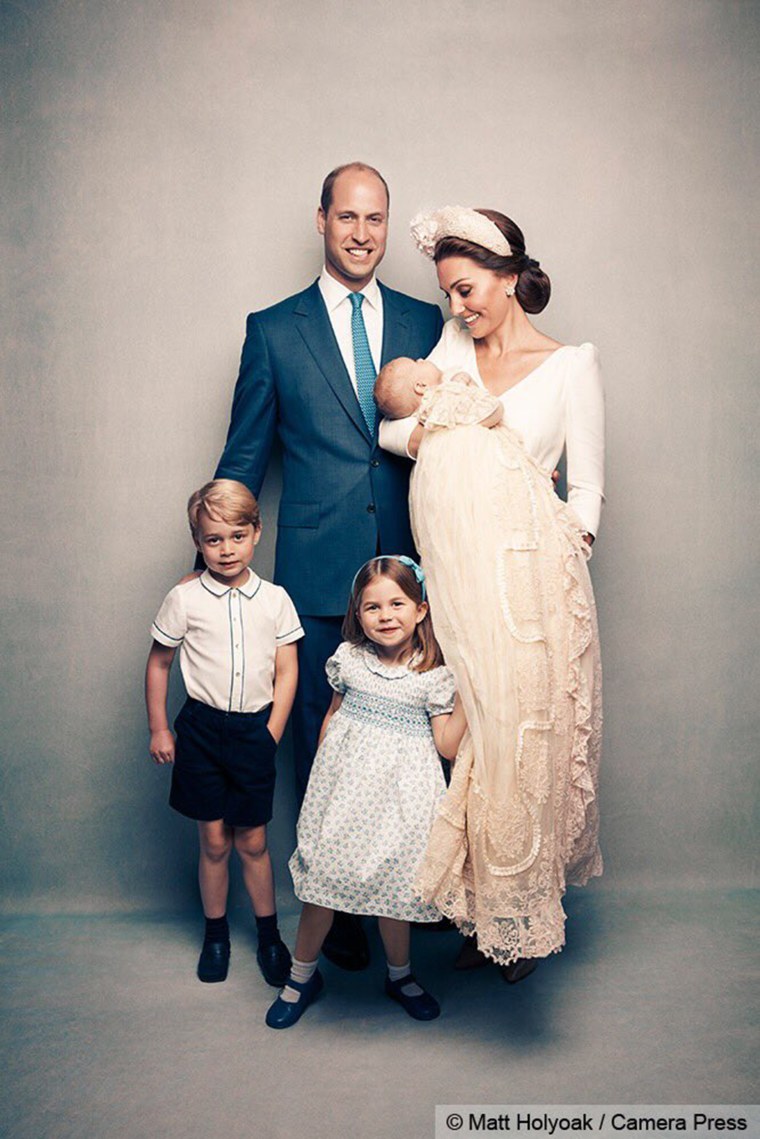 Prince William and Duchess Kate pose for an adorable family photo with their little ones: Prince George, Princess Charlotte and Prince Louis.