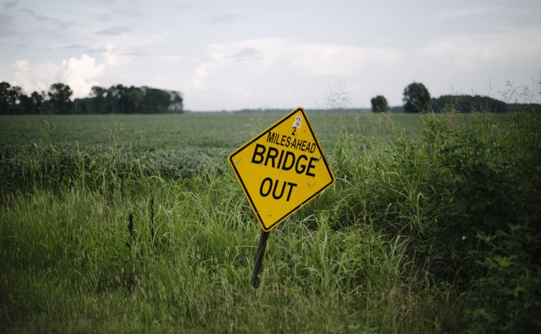 Image: A sign denoting a closed bridge in Washington County near Greenville