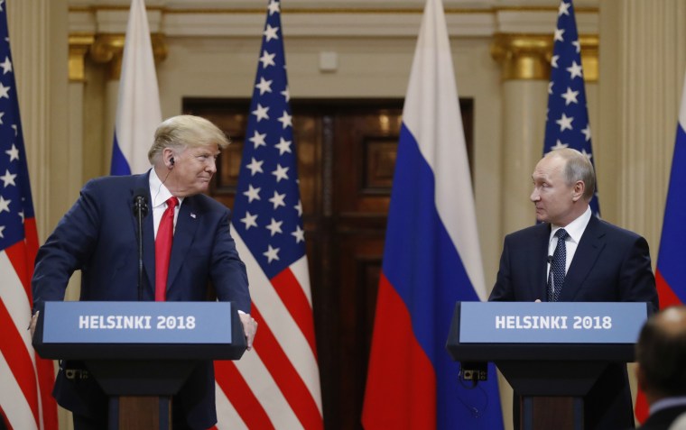Image: Trump and Putin hold a press conference in Helsinki