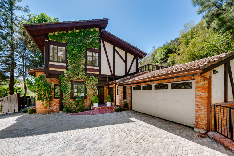 Cher's Beverly Hills house for sale