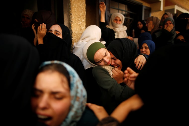 Image: Relatives of a Palestinian militant killed in an Israeli strike mourn during his funeral in Khan Younis in the Gaza Strip