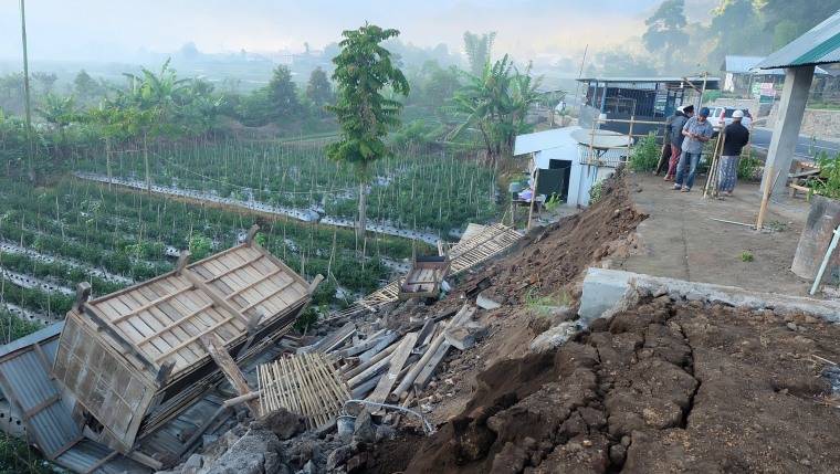 Image: Damage is seen following an earthquake in Lombok