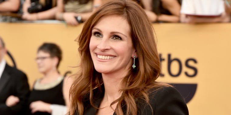 Julia Roberts is rocking some seriously blond hair. 