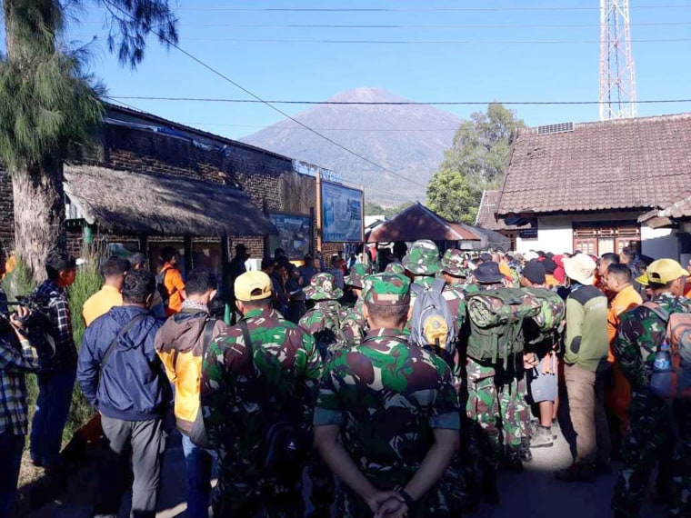 IMAGE: Indonesian rescue team