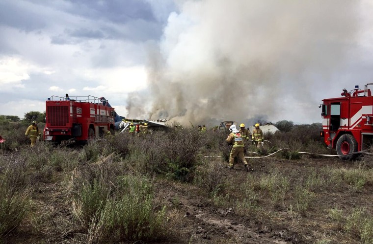 Emergency services at the scene of the Aerom?xico airliner crash in the northern Mexico state of Durango on July 31, 2018.