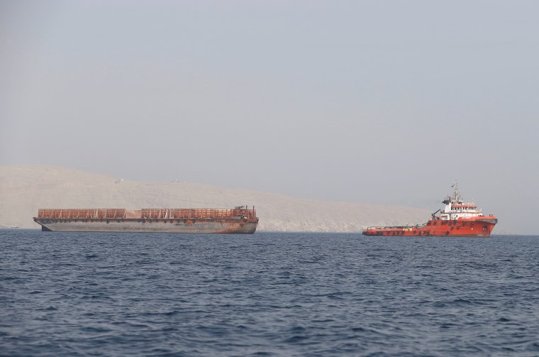 Image: Tug boat moves cargo towards Strait of Hormuz