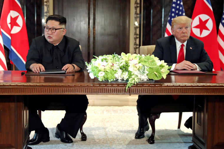 Image: U.S. President Trump and North Korea's Kim hold a signing ceremony at the conclusion of their summit in Singapore