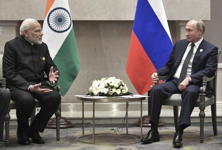 Image: Indian Prime Minister Narendra Modi meets with Russian President Vladimir Putin