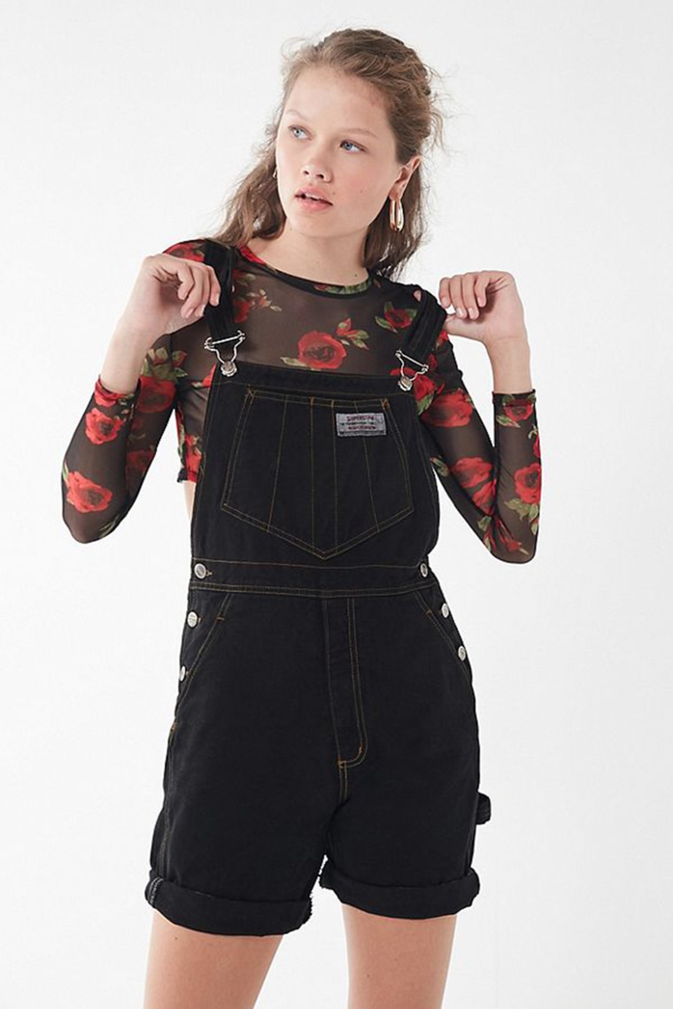 9 Fashion-Forward Overall Outfits That Are Anything but Childish