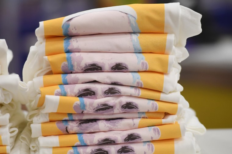 Image: T-shirts showing Pope Francis' face