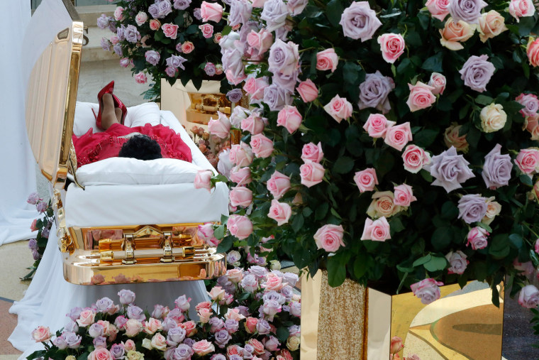 Image: Aretha Franklin lies in state at the Charles H. Wright Museum of African American History