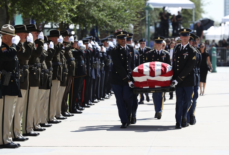 Image: The casket of Sen. John McCain is carried into the Arizona State Capitol