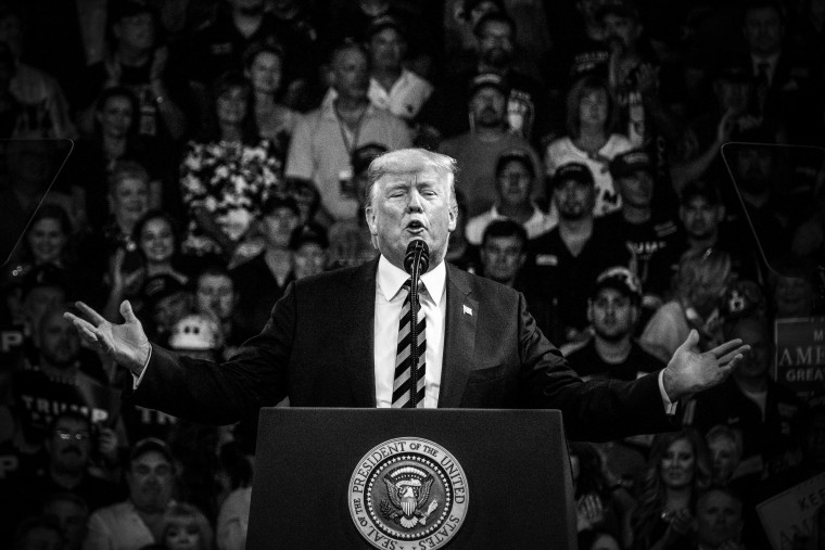 Image: Trump addresses the crowd at a rally in Charleston, West Virginia