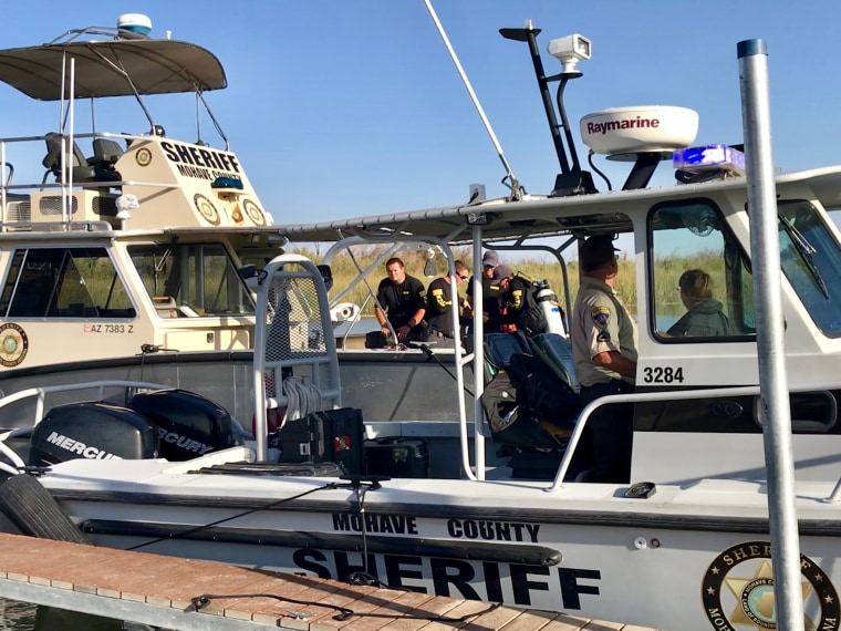 Image: Mohave County Sheriff's Office search and rescue boats look for four people missing on the Colorado River, north of Lake Havasu in Arizona