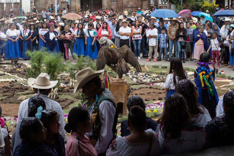 Image: The townspeople of Cheran gather for an indigenous ceremony in which power will be passed from one community council to the next one.